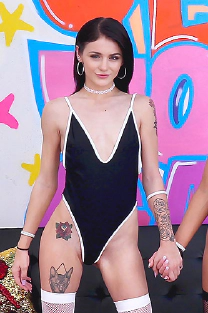 Rosalyn Sphinx's Nude Picture