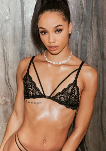 Alexis Tae's Nude Picture